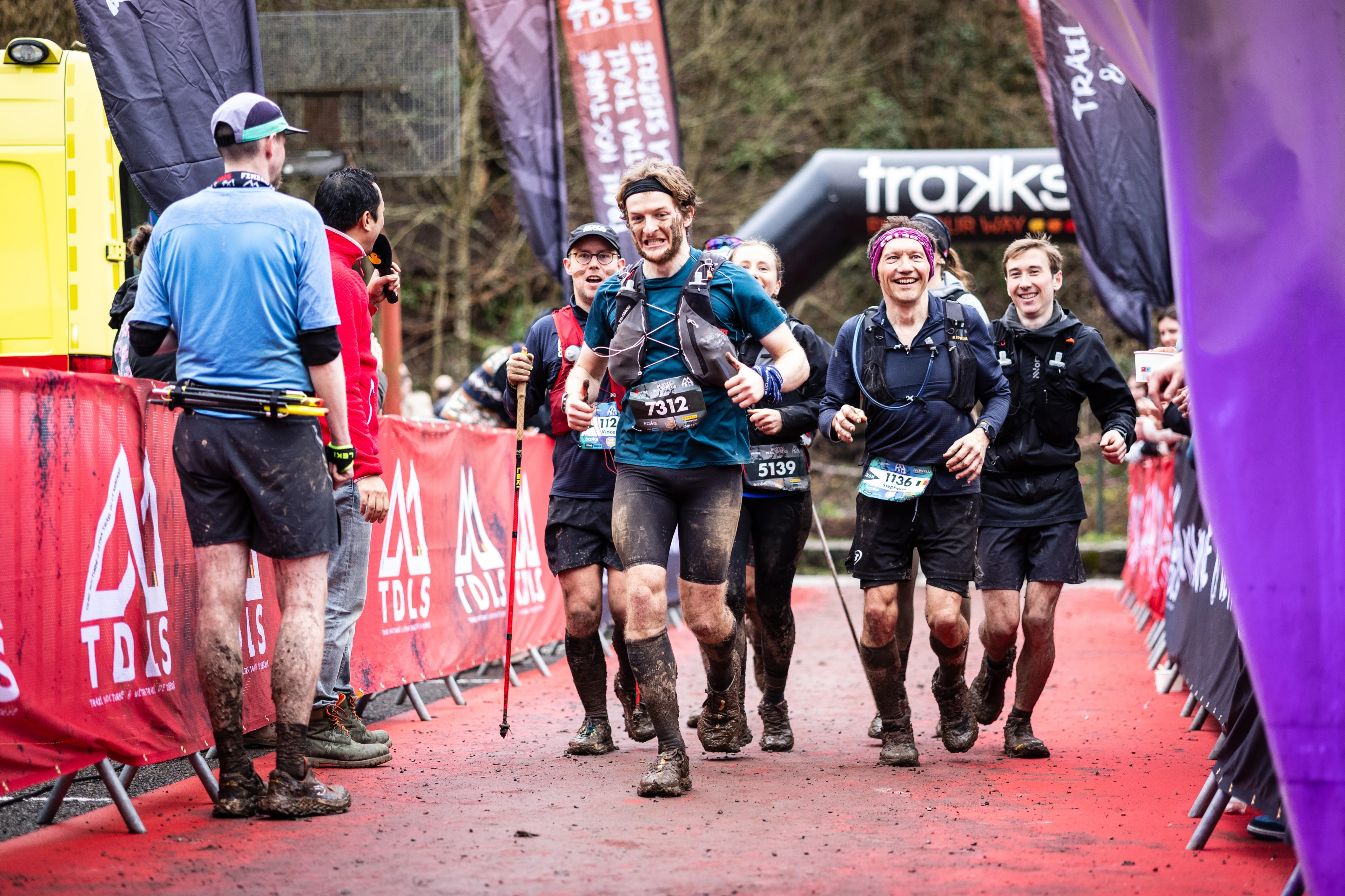 Lopers van de Trail de la Sibérie in het bos